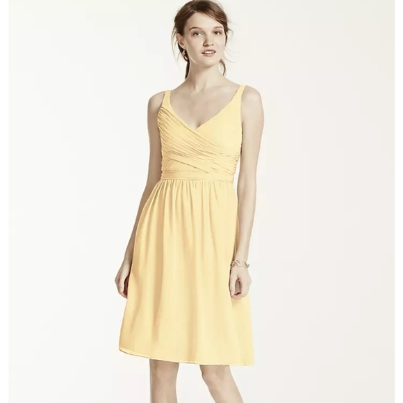 DAVID'S BRIDAL Short Chiffon V-Neck Dress with Ruching In Canary Yellow. Size 4 - Picture 2 of 14